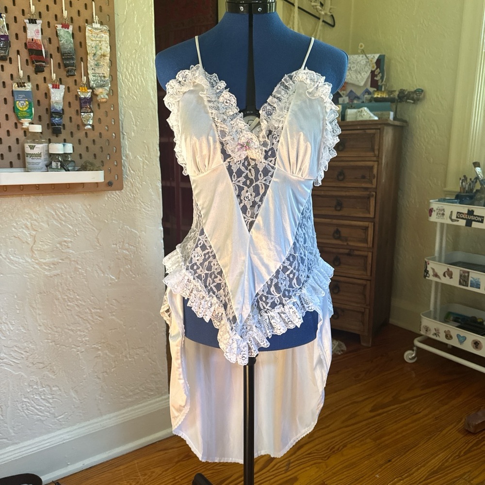 Elegant White Lace Chemise